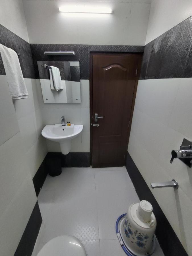 Thayamkery'S Royal Inn Kochi Exterior photo