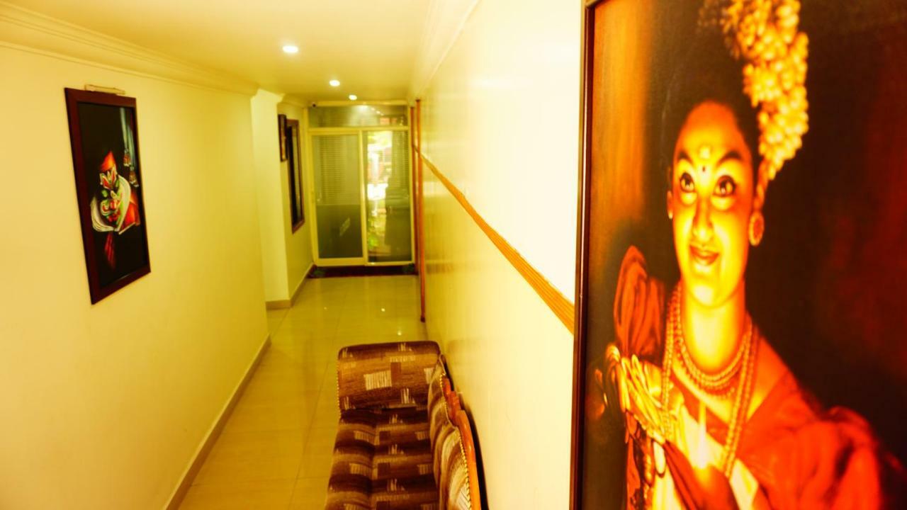 Thayamkery'S Royal Inn Kochi Exterior photo