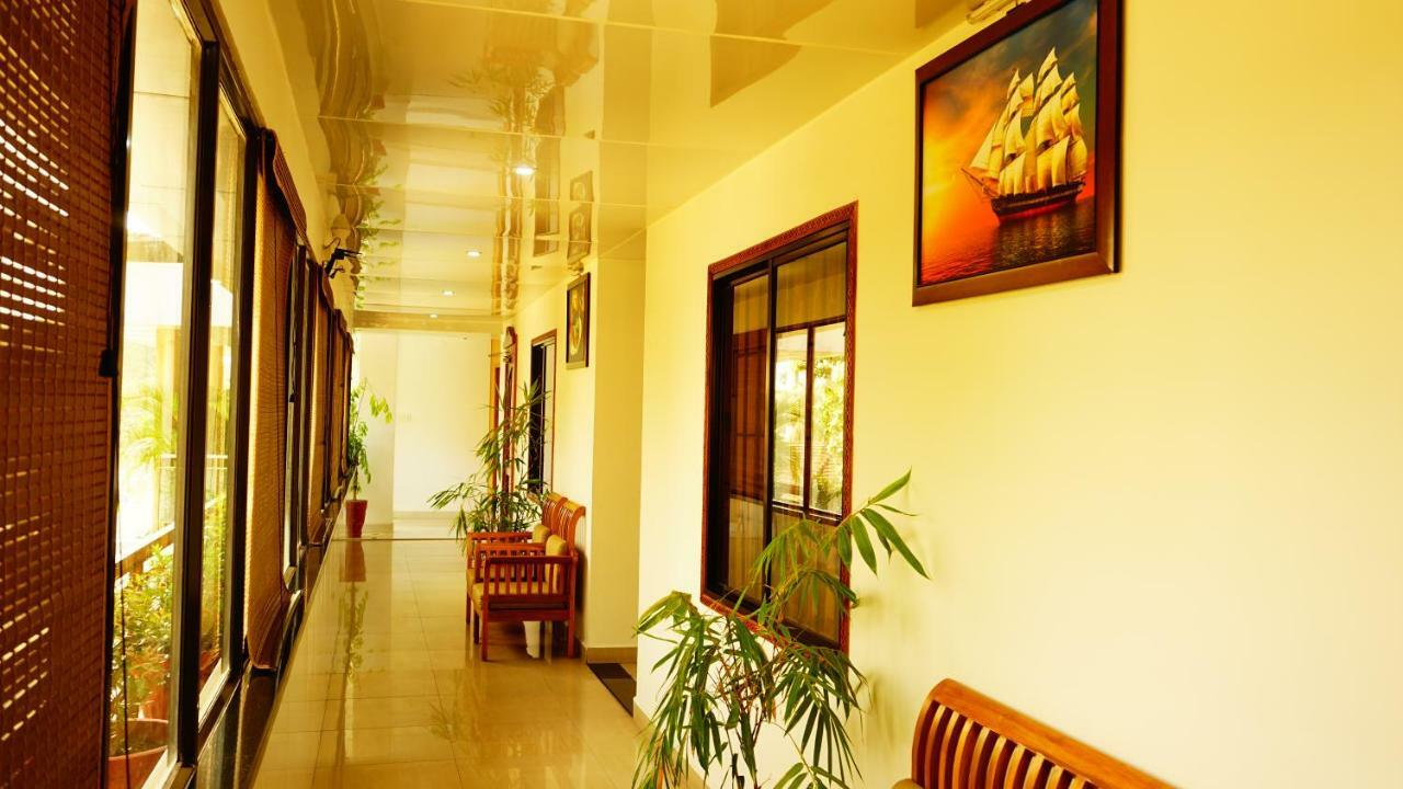 Thayamkery'S Royal Inn Kochi Exterior photo