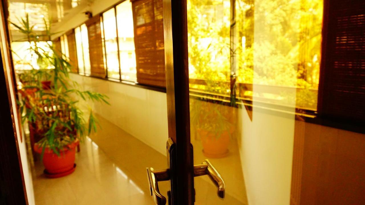 Thayamkery'S Royal Inn Kochi Exterior photo