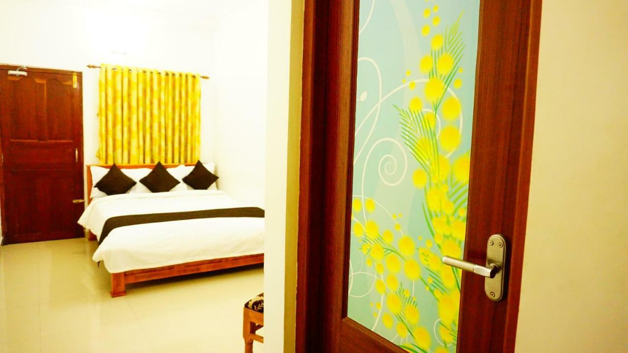 Thayamkery'S Royal Inn Kochi Exterior photo