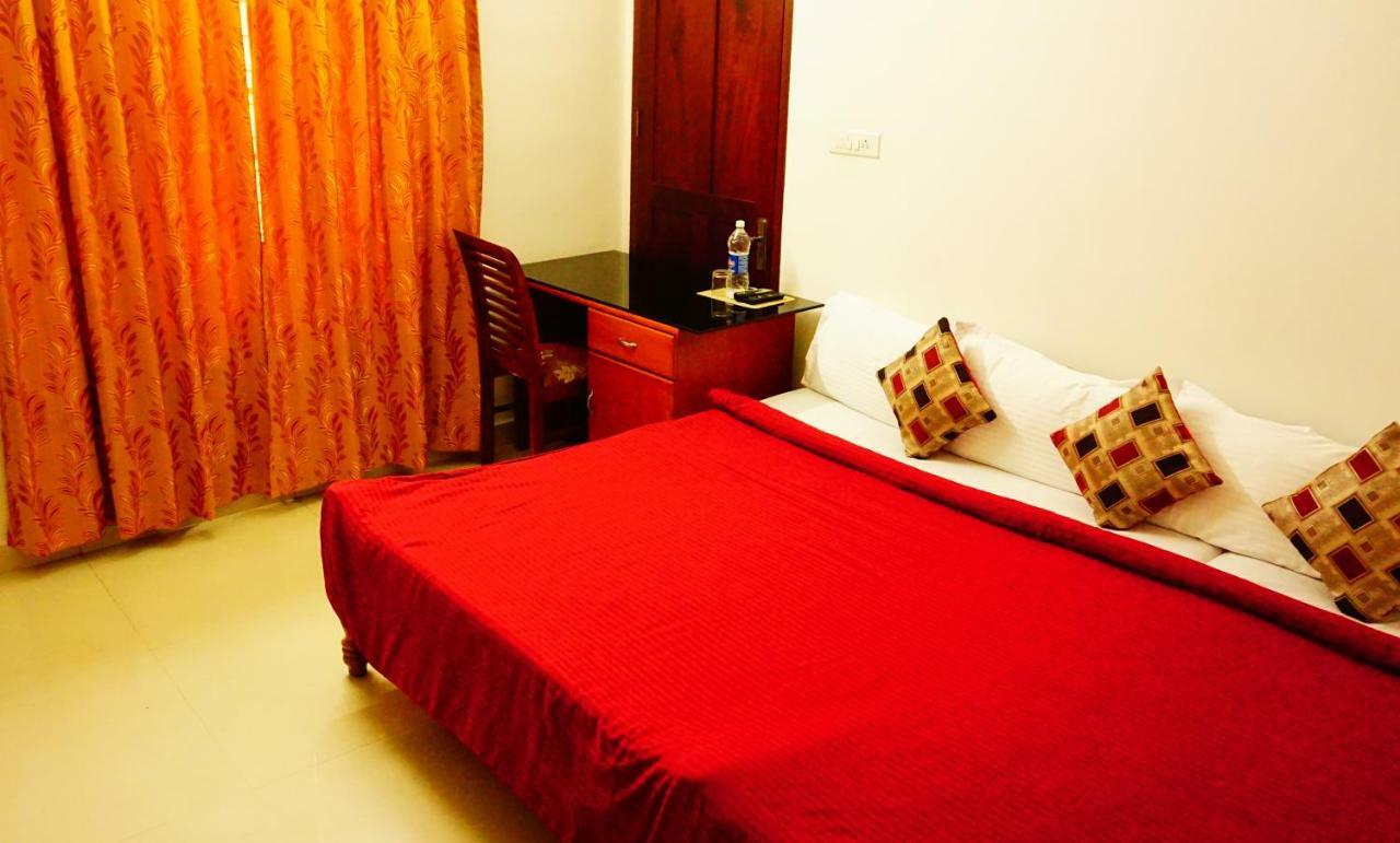 Thayamkery'S Royal Inn Kochi Exterior photo
